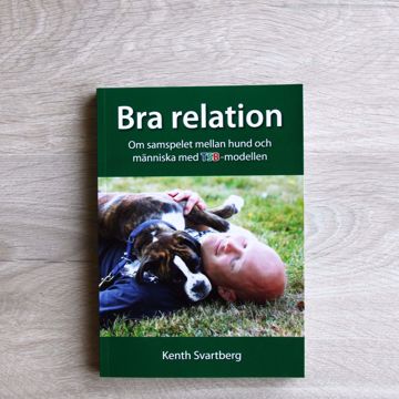 Visa detaljer för Bra relation - Om samspelet mellan hund och människa med TSB-modellen Bra relation - Om samspelet mellan hund och människa med TSB-modellen