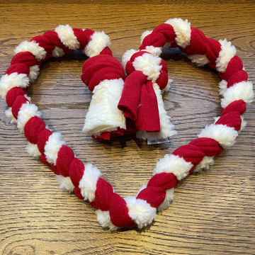 Kampläta i fleece och teddy. Röd/vit. Bild på Kampfläta i teddy och fleece - 110 cm