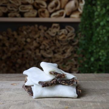 Visa detaljer för RAUH Beef Toast liten -  tuggben nöt & biff Tuggben av torkat nöt med fyllning av nötkött från Rauh - Beef Toast small är ett platt tuggben.