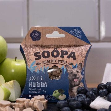 Visa detaljer för Äpple & blåbär - Soopa Bites veganska hundgodis Veganskt hundgodis med smaken äpple och blåbär som kommer formade som små blommor.