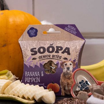 Visa detaljer för Banan & pumpa - Soopa Senior Bites veganskt hundgodis Veganskt hundgodis till den lite äldre hunden, formade som som söta blommor.
