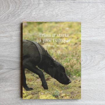 Visa detaljer för Träna & starta på prov i viltspår Boken Träna och starta på prov i viltspår av Therese Brandwold