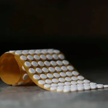 Visa detaljer för Doftbärare, vita - ø 10 mm möbeltassar Ark med 140 stycken vita möbeltassar