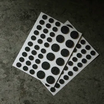 Visa detaljer för Doftbärare svarta -  ø 10 & 17 mm möbeltassar Svarta möbeltassar, 30 stycken små och 12 stycken stora per ark.