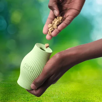 Visa detaljer för Hundleksak med godisgömma Small Earth Rated Ladda med små godisar eller torrfoder.