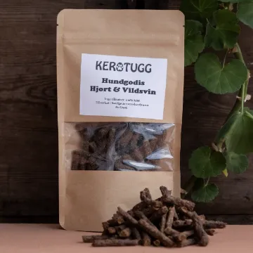 Visa detaljer för KEROTUGG hundgodis - hjort & vildsvin Hundgodis hjort vildsvin i små korvar, återförslutningsbar påse.