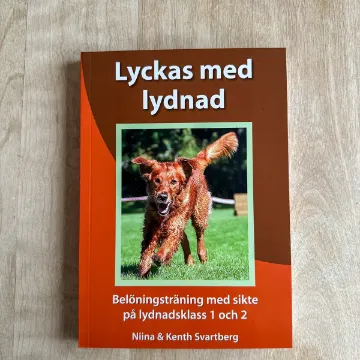 Visa detaljer för Lyckas med lydnad Lyckas med lydnad. Bok av Niina och Kenth Svartberg.