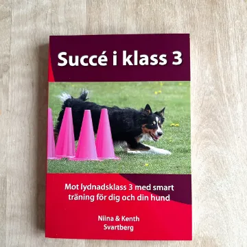 Visa detaljer för Succé i klass 3 Hundboken Succé i klass 3 av Niina och Kent Svartberg