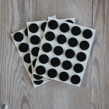 Visa detaljer för Doftbärare svart -  ø 17 mm möbeltassar Svarta klassiska möbeltassar till Nosework.