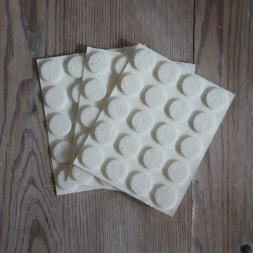 Visa detaljer för Doftbärare vit -  ø 17 mm möbeltassar Vita möbeltassar till Nosework.