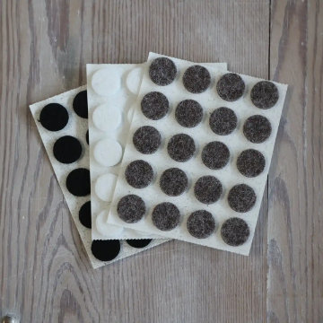 Visa detaljer för Doftbärare vit, brun & svart -  ø 17 mm möbeltassar Tre ark med vita,svarta och bruna möbeltassar. 4x5 möbeltassar/ark.