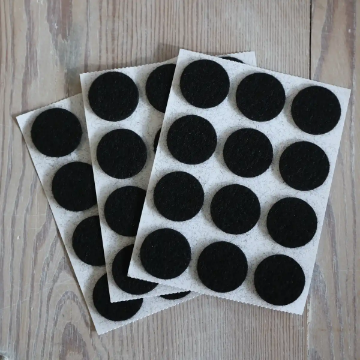 Visa detaljer för Doftbärare svart -  ø 24 mm möbeltassar Svarta möbeltassar till Nosework.
