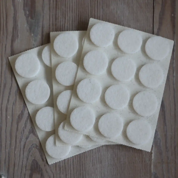 Visa detaljer för Doftbärare vit -  ø 24 mm möbeltassar Vita möbeltassar till Nosework.