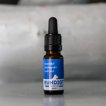 Ekologisk hydrolat av lavendel till Nose Work. Introduceras som tredje doftämne. Ekologisk hydrolat lavendel kommer i en brun flaska med pipett.