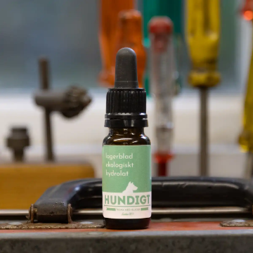 Visa detaljer för Lagerblads-hydrolat Nose Work, Crearome 10 ml Lagerbladshydrolat från Crearome i brun flaska med pipett.