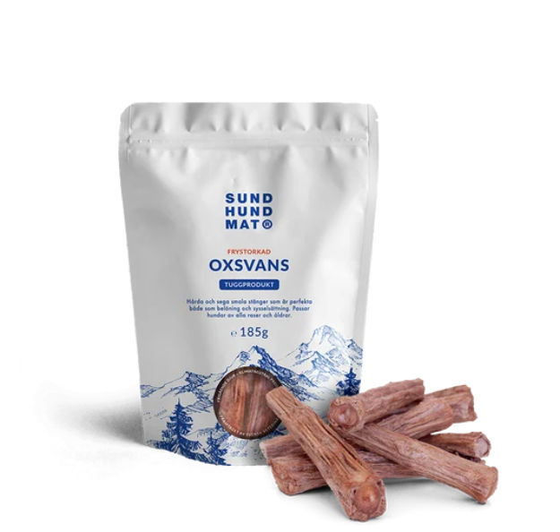 Oxsvans från Sund Hundmat kommer som smala, sega stänger.